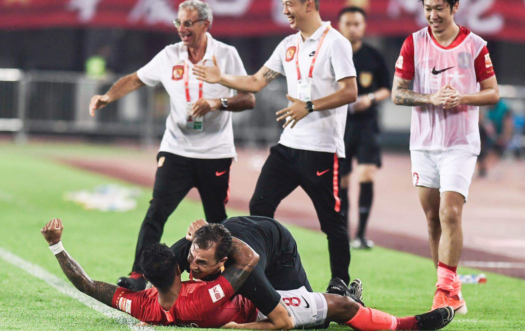 四川队全面崩盘遭受惨败 四川队全面崩盘遭受惨败