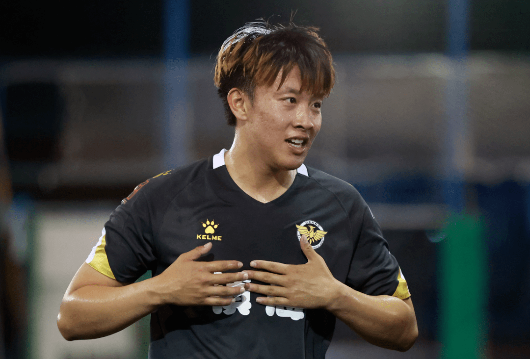 加拿大羽毛球选手奋勇拼搏夺第三十二 加拿大羽毛球选手奋勇拼搏夺第三十二